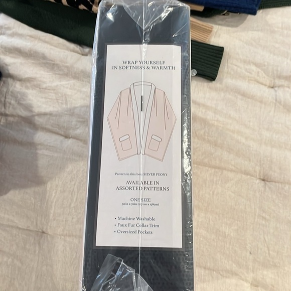 Brand new Robe - Picture 5 of 5